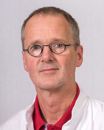 Foto: Dhr. drs. J.B. Sintenie